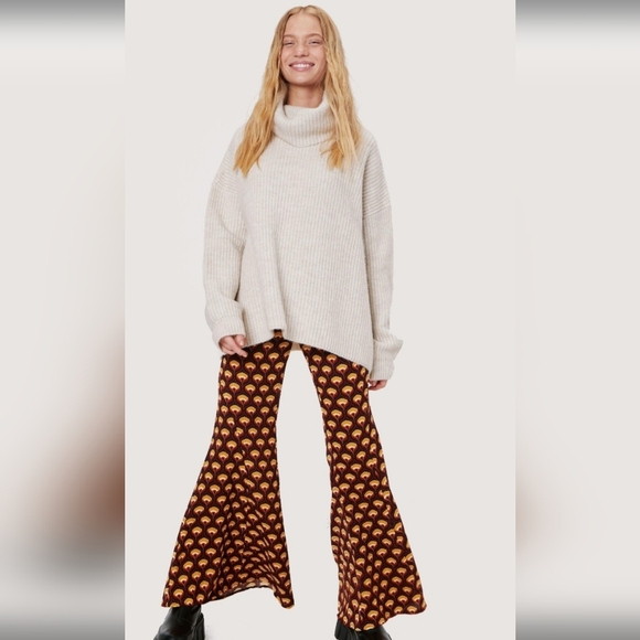 NASTY GAL Petite 70'S Print Woven Flare. Size 4 - Picture 1 of 11